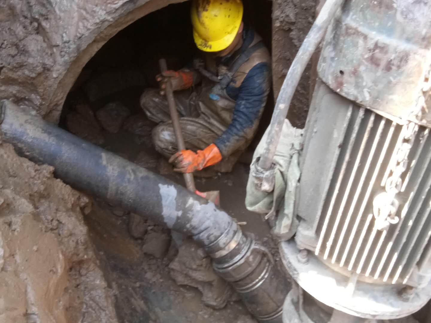 崖城镇管道清淤